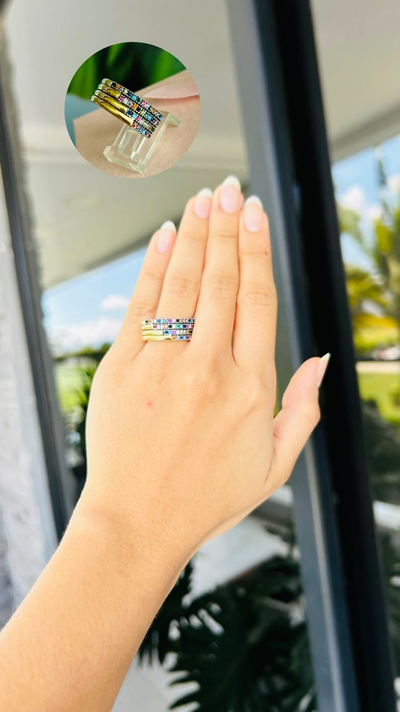 Iconica colored-stone solitaire ring in 925 silver and gold