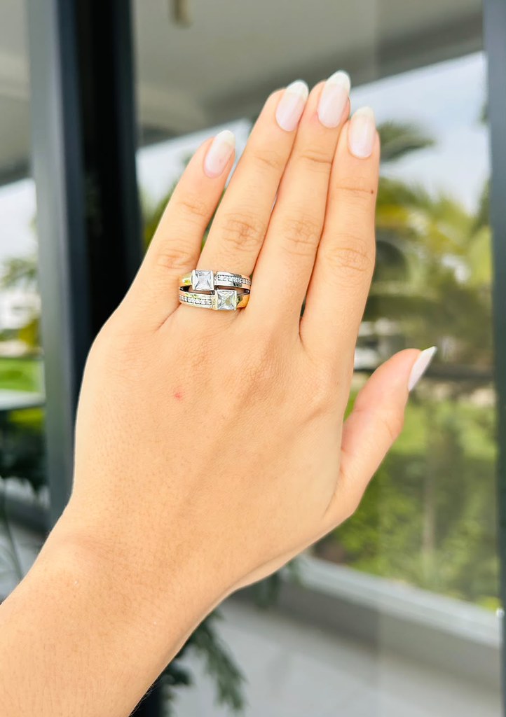 Iconica colored-stone solitaire ring in 925 silver and gold