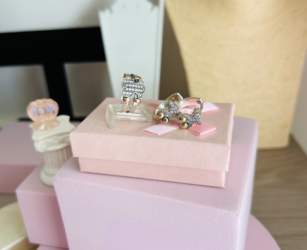 Iconica colored-stone solitaire ring in 925 silver and gold