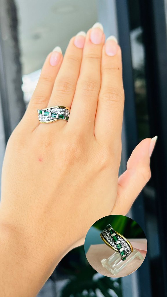 Iconica colored-stone solitaire ring in 925 silver and gold